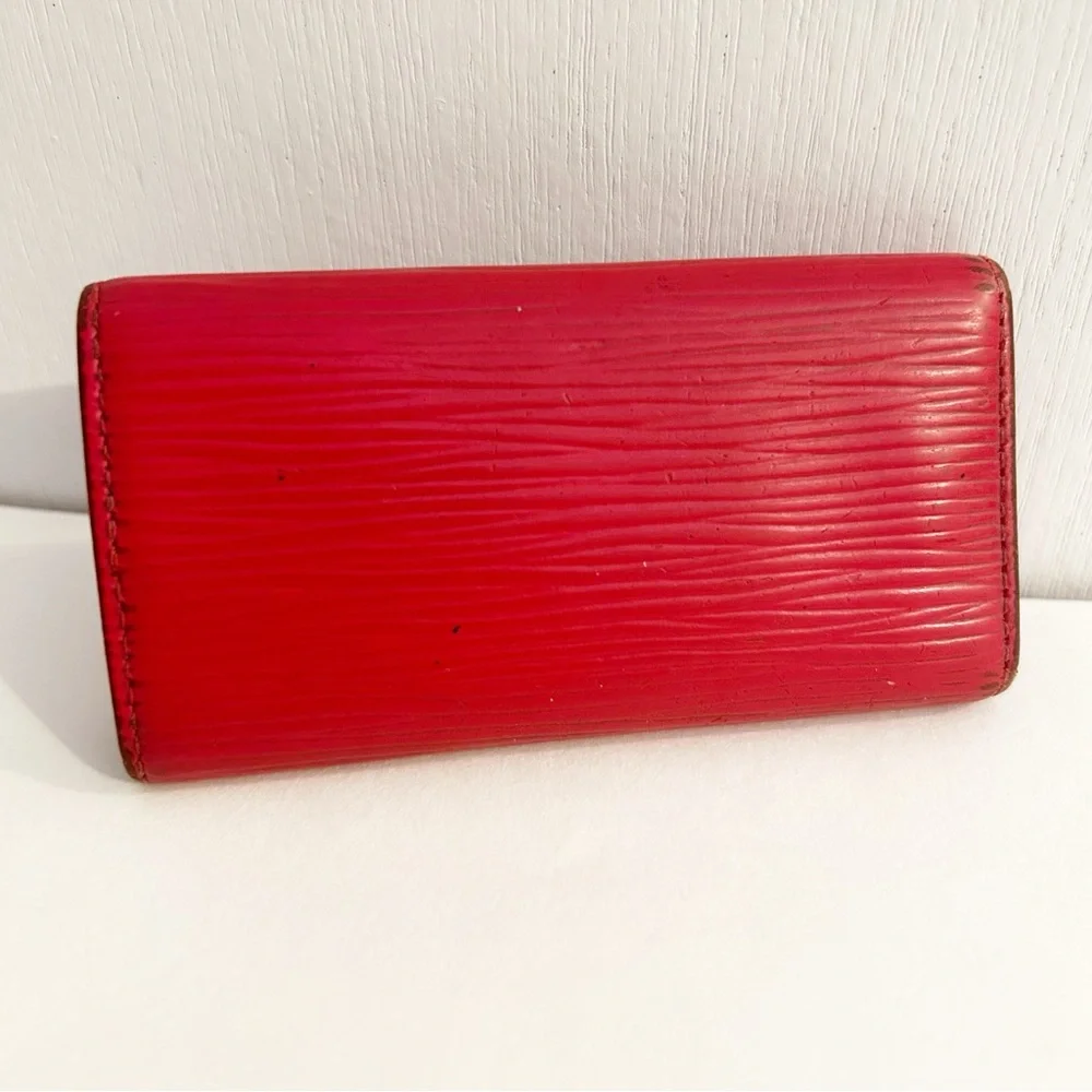 Louis Vuitton Authentic 4-Hook Key Holder in Castillian Red Epi Leather VTG